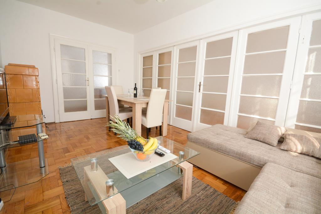 Apartments City Hall Belgrado Habitación foto